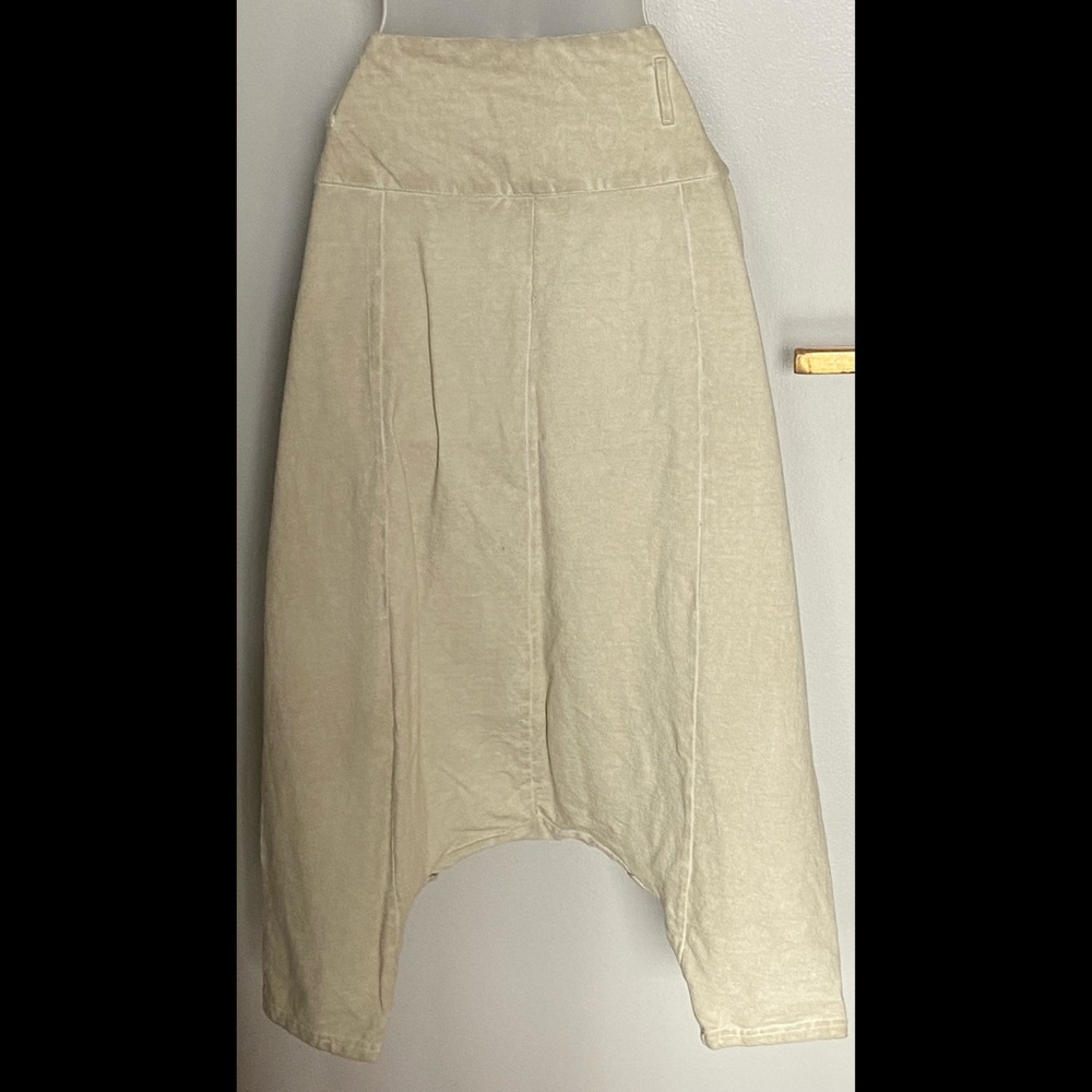 Mia drop seated  Palazzo Pants size 1 or U.S.A. 6 - Picture 2 of 3